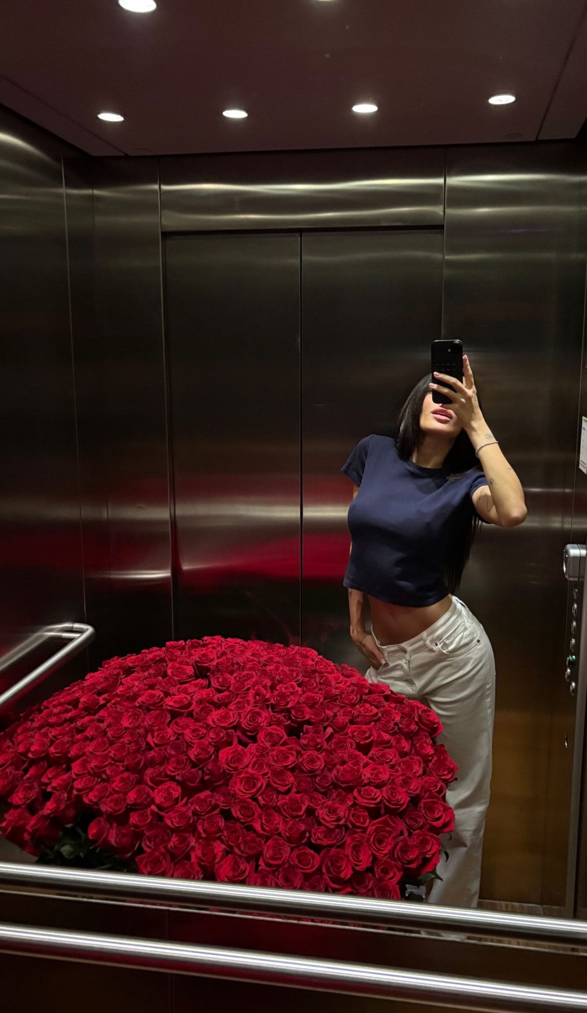 Luxury Bouquet of 1001 Premium Roses - image 1