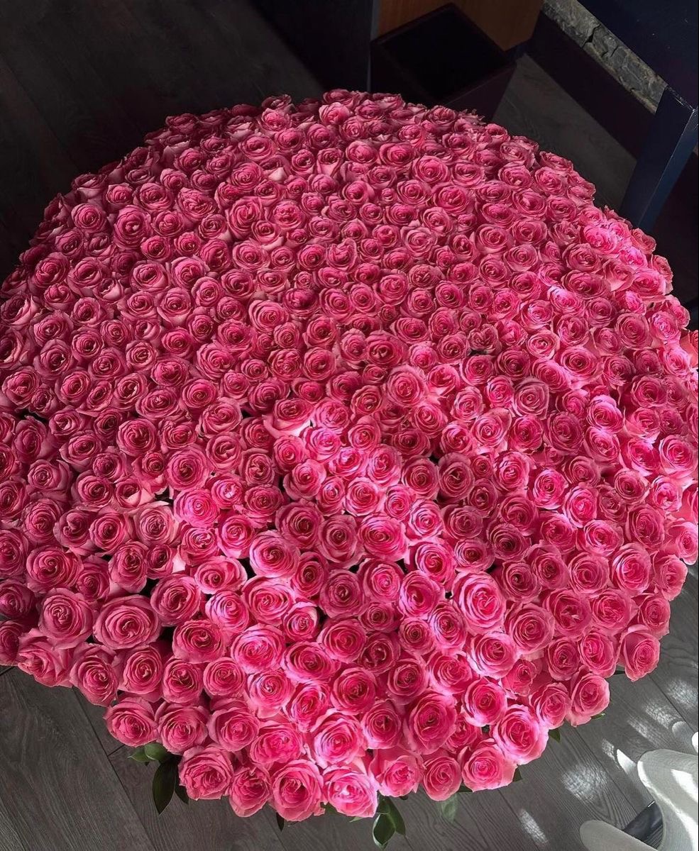 Luxury Bouquet of 1001 Premium Roses thumbnail 3