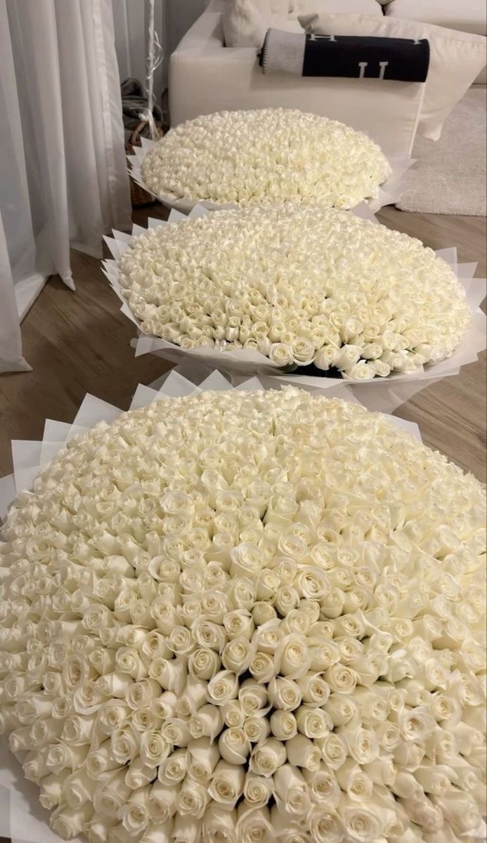 Luxury Bouquet of 1001 Premium Roses thumbnail 5