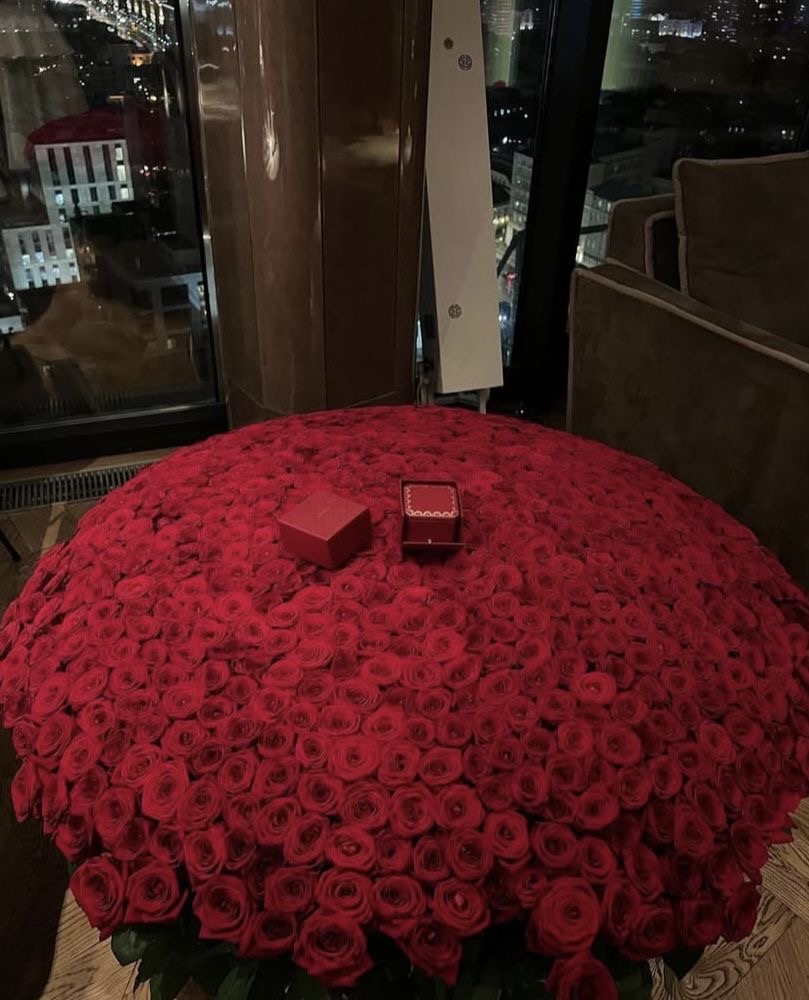 Luxury Bouquet of 2001 Premium Roses - image 1