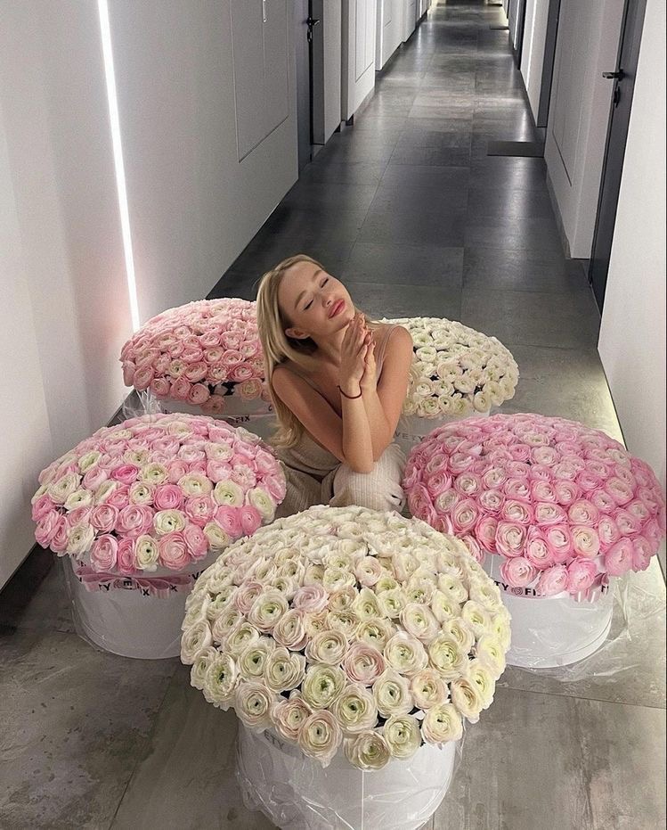 Luxury Bouquet of 201 Premium Roses thumbnail 5