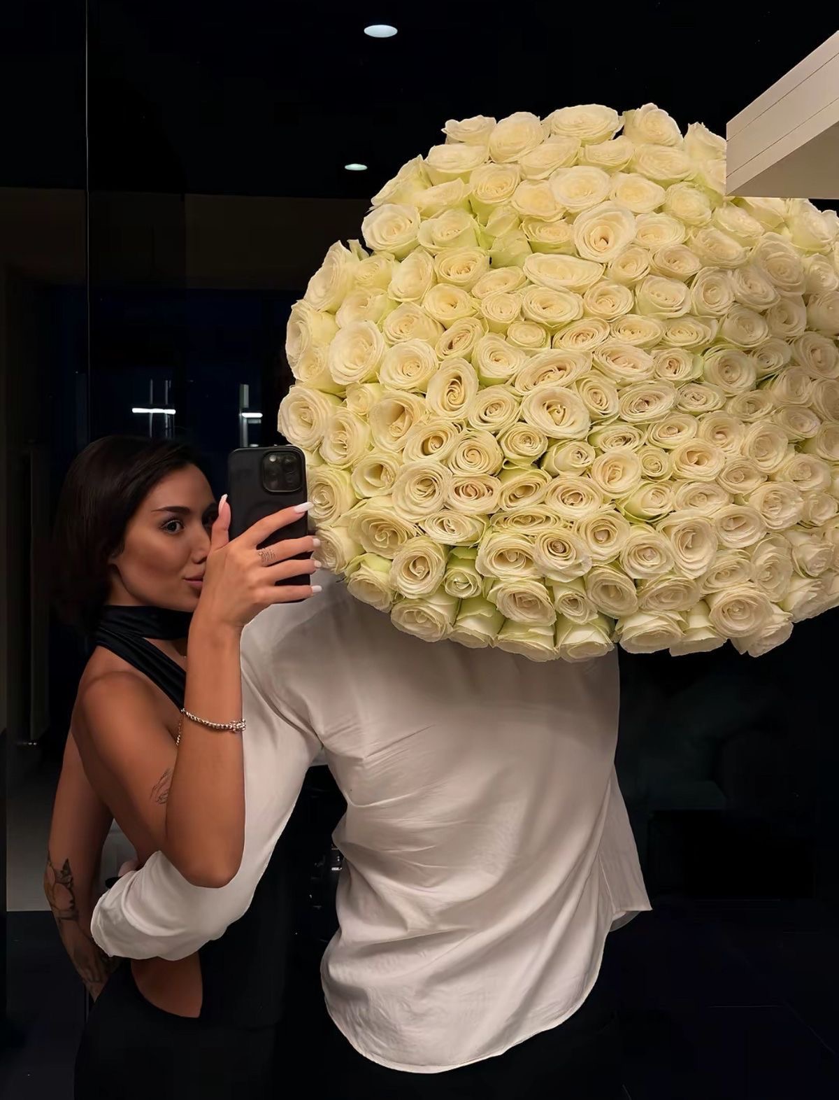 Luxury Bouquet of 501 Premium Roses thumbnail 3