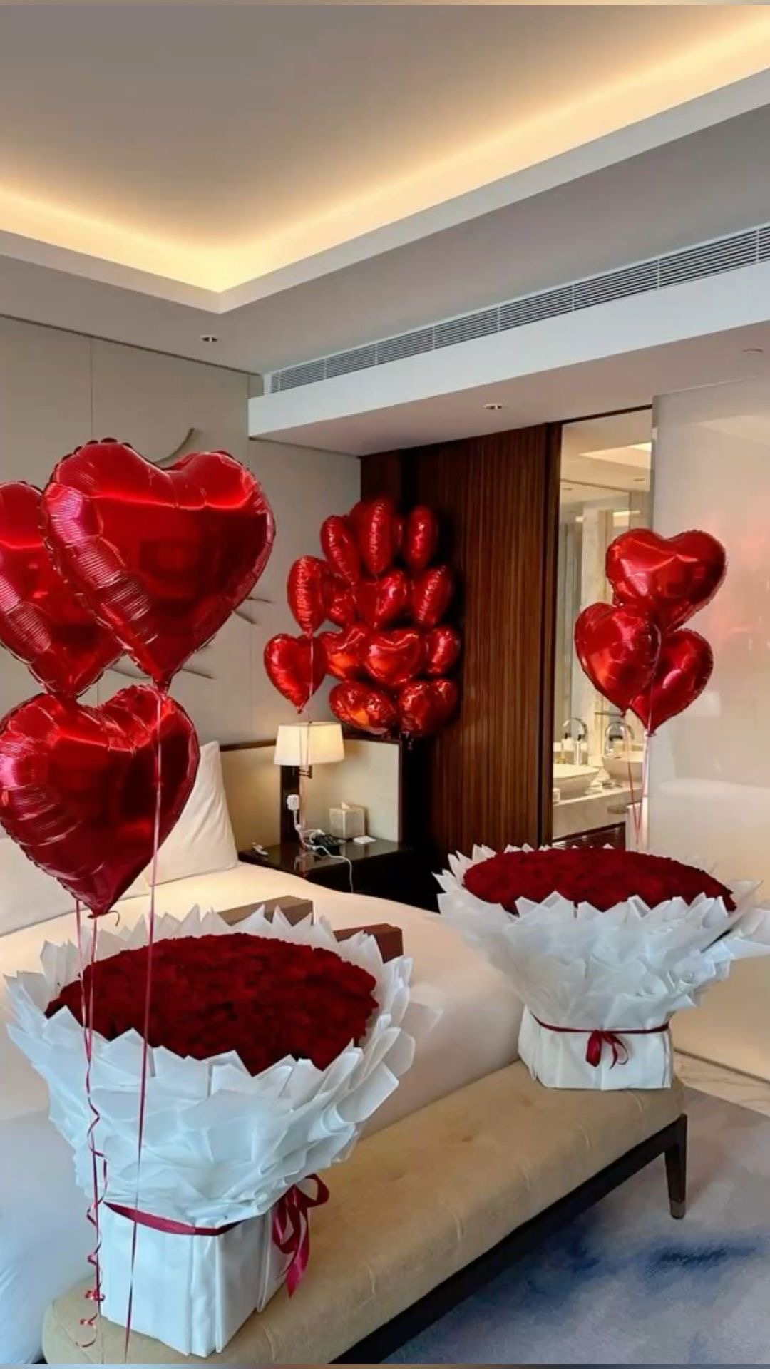 Luxury Bouquet of 501 Premium Roses thumbnail 4