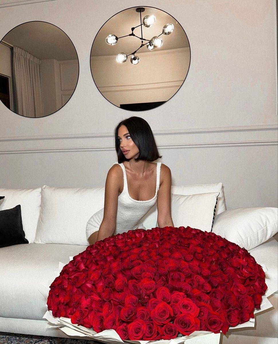 Luxury Bouquet of 501 Premium Roses - image 1