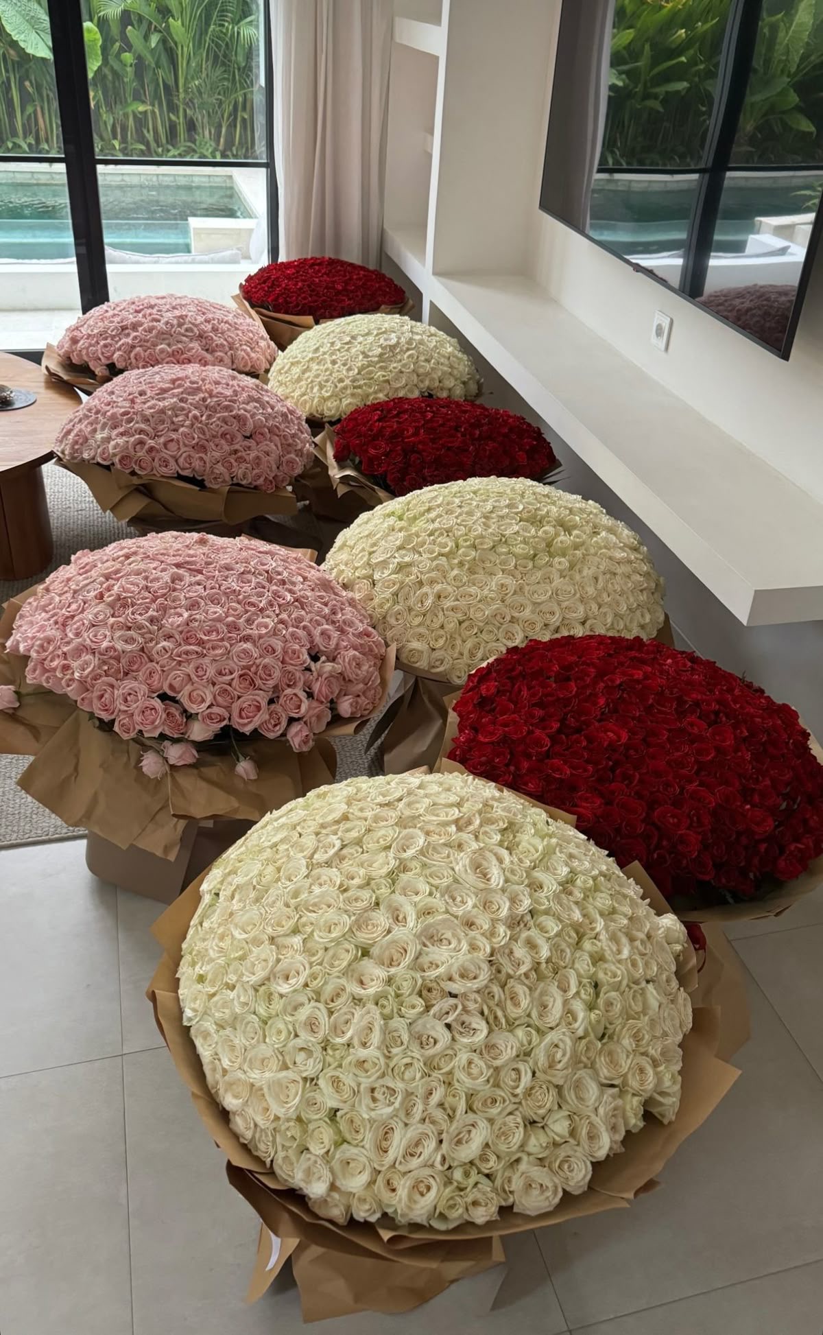 Luxury Bouquet of 501 Premium Roses thumbnail 5
